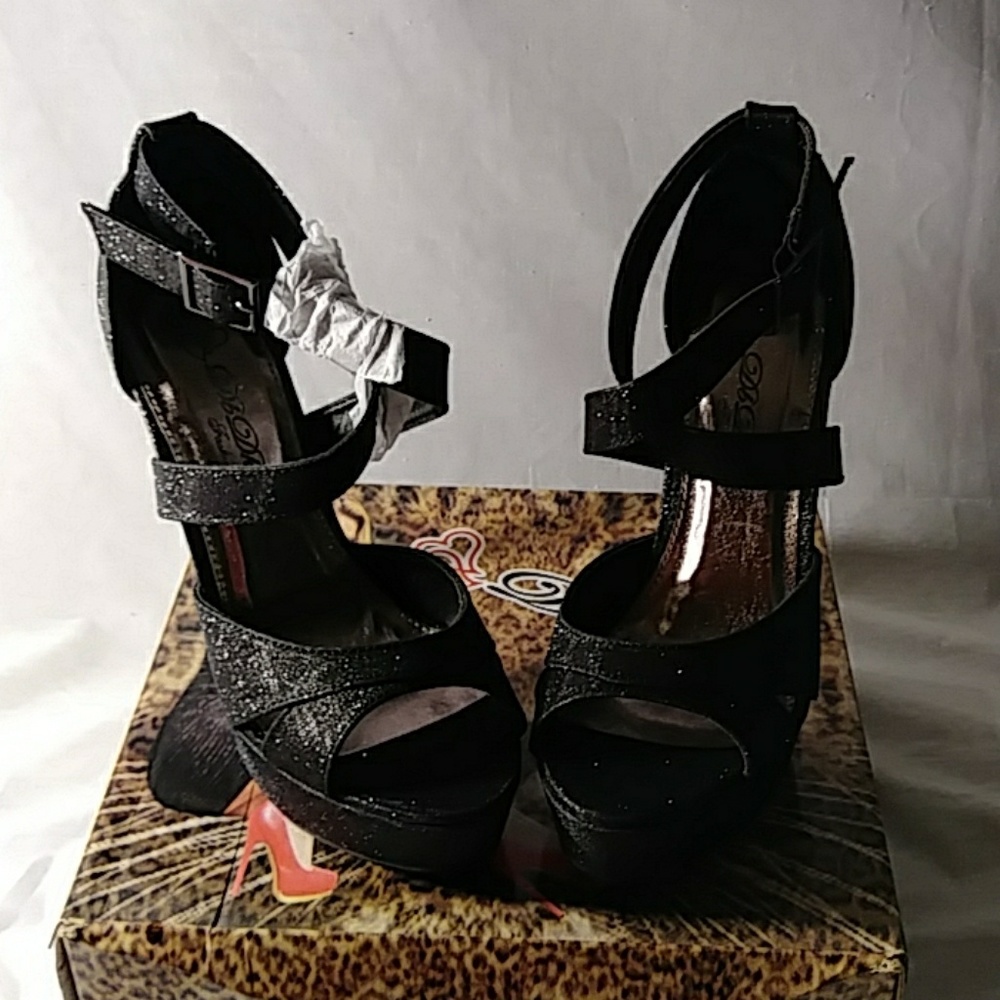 Db Do Fashion Heeled Dress Sandal. 7 Blk.